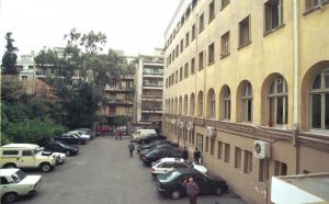 Αγανάκτηση για τις μολότοφ στην Μονή Πετράκη