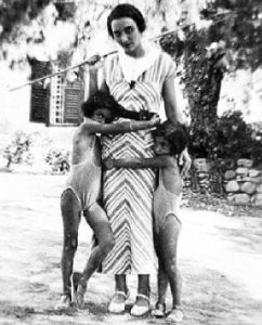 %ce%99%cf%89%ce%ac%ce%bd%ce%bd%ce%b1-%ce%a4%cf%83%ce%ac%cf%84%cf%83%ce%bf%cf%85-%ce%bc%ce%b5-%cf%84%ce%b9%cf%82-%ce%b8%cf%85%ce%b3%ce%b1%cf%84%ce%ad%cf%81%ce%b5%cf%82-%cf%84%ce%b7%cf%82